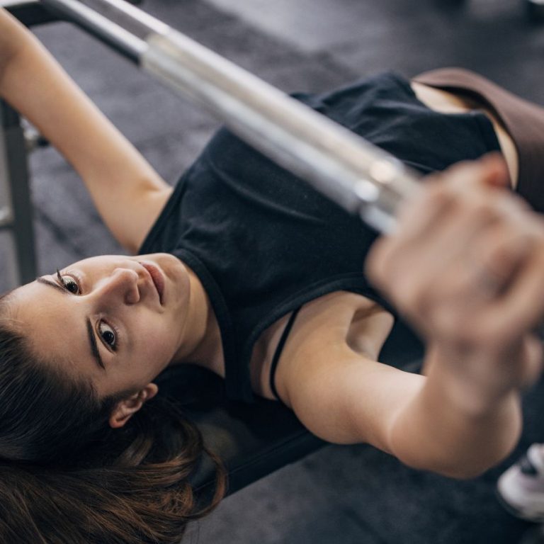 Shoulder-Pain-Bench-Press-Causes-and-Prevention